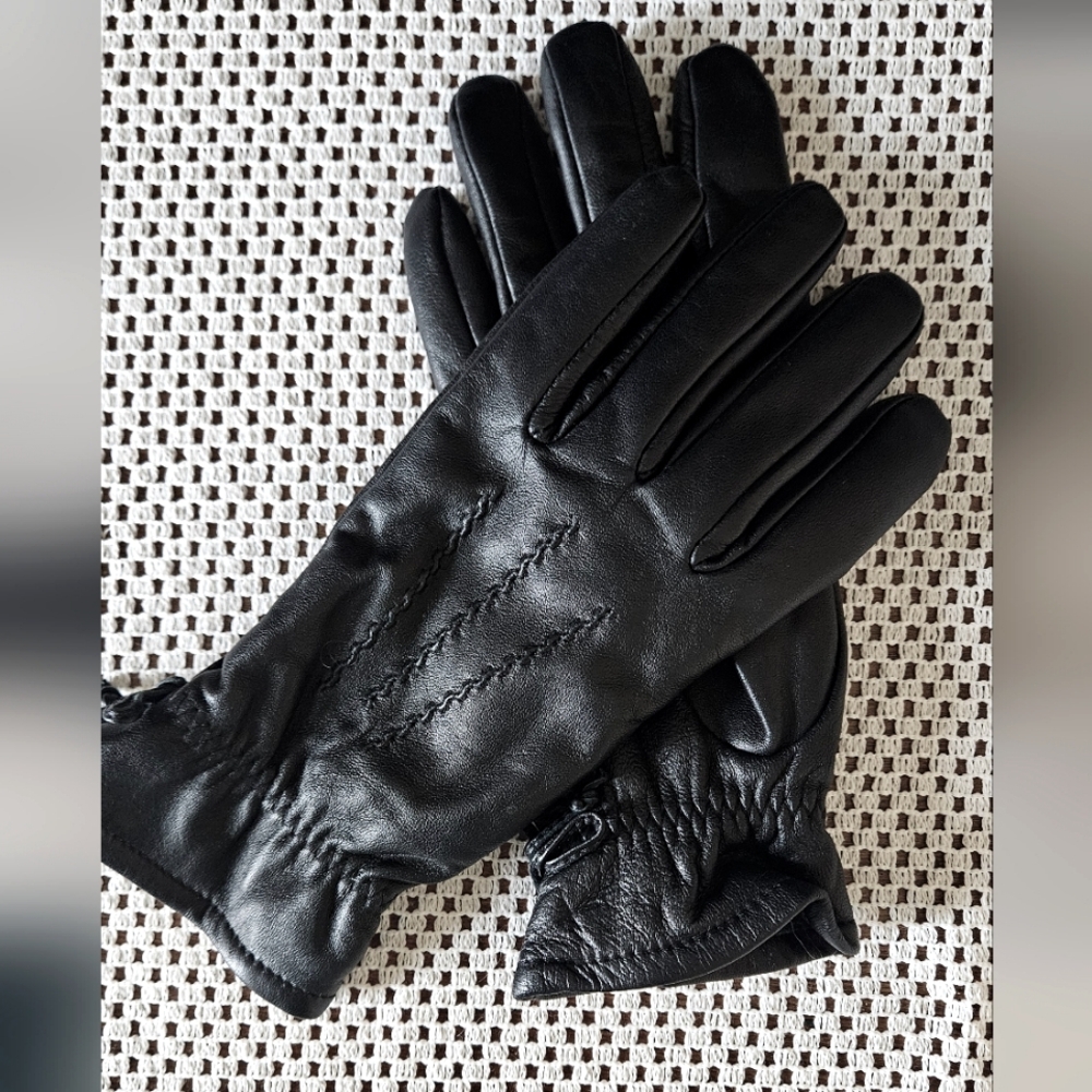 Sophisticated Black Leather Women's Gloves